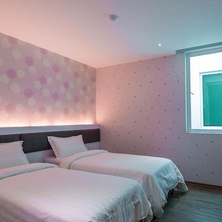 Riverfront Sentral Hotel Malacca Esterno foto